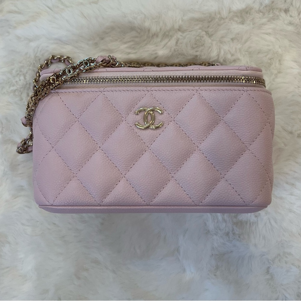SOLD AUTHENTIC ✨ Chanel light pink vanity 21S collection